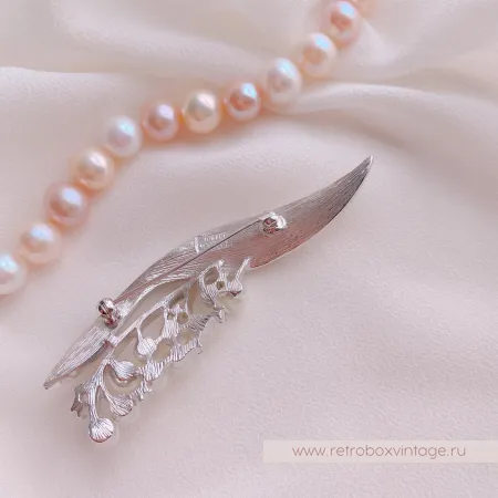 TRIFARI Брошь «Ландыш жемчужный: серебро» pat.172560 (с небольшим нюансом)