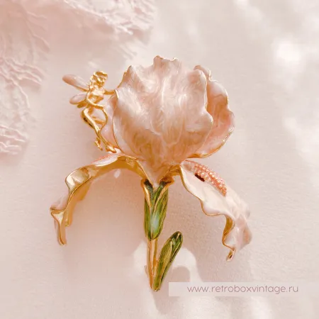 KIRKS FOLLY Брошь «Пудровый ирис с феей»