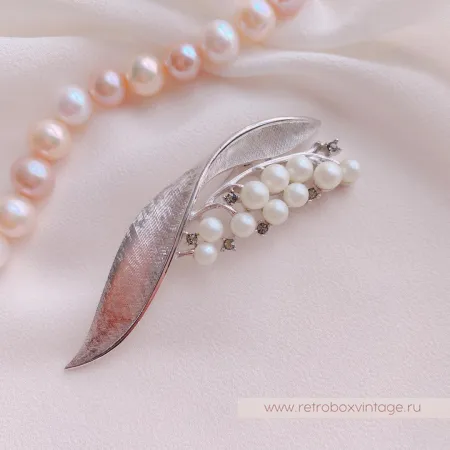 TRIFARI Брошь «Ландыш жемчужный: серебро» pat.172560 (с небольшим нюансом)