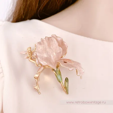 KIRKS FOLLY Брошь «Пудровый ирис с феей»