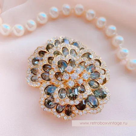 CINER Брошь «Дымчатая фиалка»