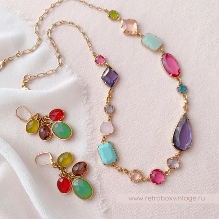 Серьги продаются отдельно