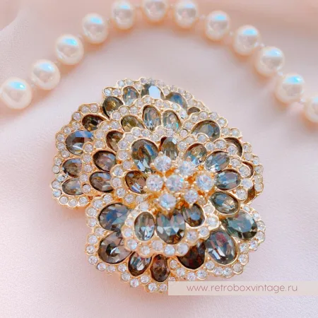 CINER Брошь «Дымчатая фиалка»