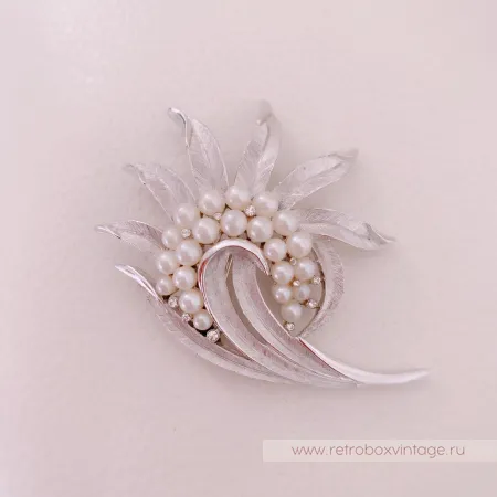 TRIFARI Брошь «Жемчужный завиток»