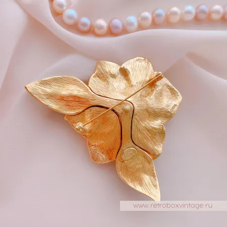 JOAN RIVERS Брошь «Кристальная белая гардения»