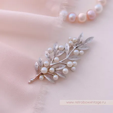 TRIFARI Брошь «Жемчужная веточка в серебре»