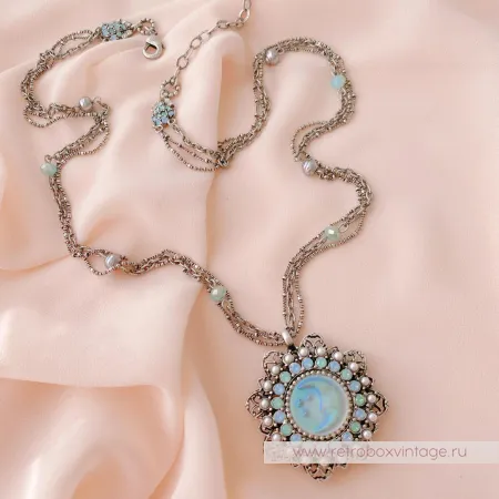 SWEET ROMANCE Кулон на цепочках с бусинами «Лунные кружева»