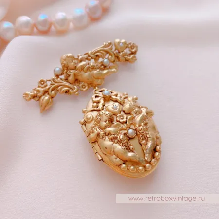 ASKEW LONDON Брошь-локет «Ангелочки»