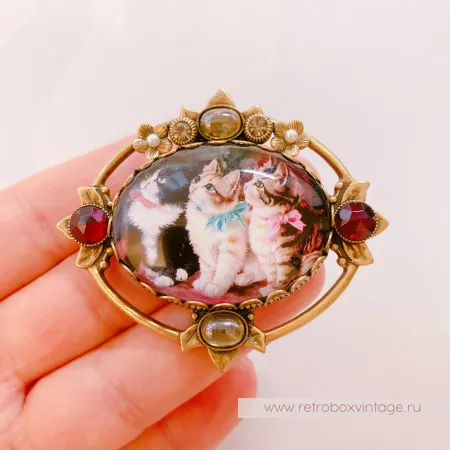 SWEET ROMANCE Брошь «Три милых котенка» (с нюансом)
