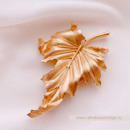 TRIFARI Брошь «Кленовый лист изысканный: золото»