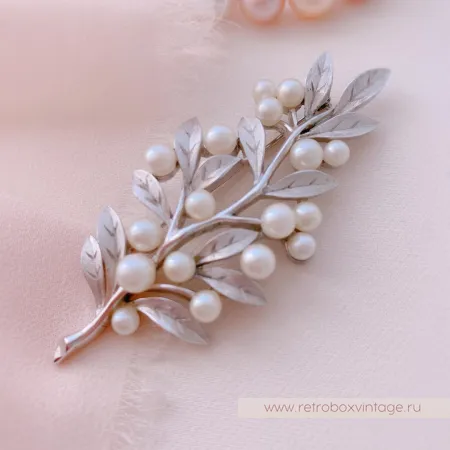 TRIFARI Брошь «Жемчужная веточка в серебре»