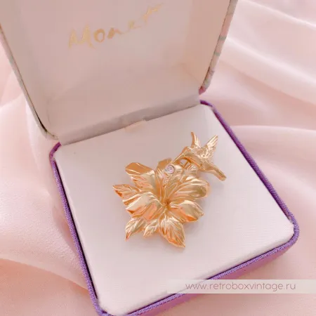 MONET Брошь «Колибри на цветке гибискуса»
