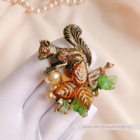 SWEET ROMANCE Брошь «Белочка»