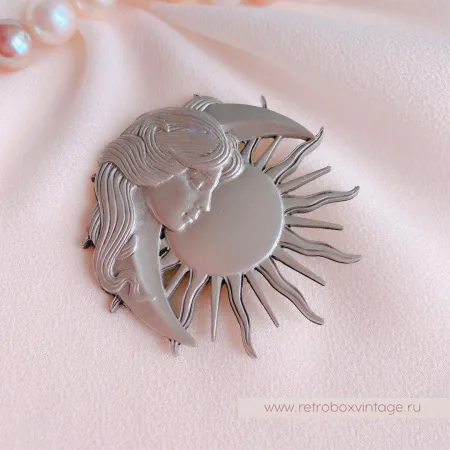 JJ / JONET JEWELRY Брошь «Девушка луна и солнце»