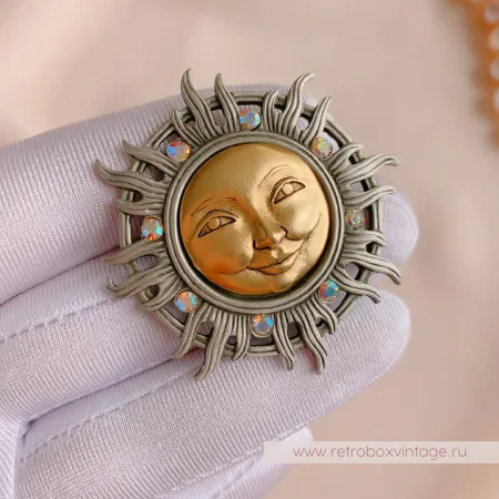 JJ / JONET JEWELRY Брошь-кулон «Солнце с улыбкой»