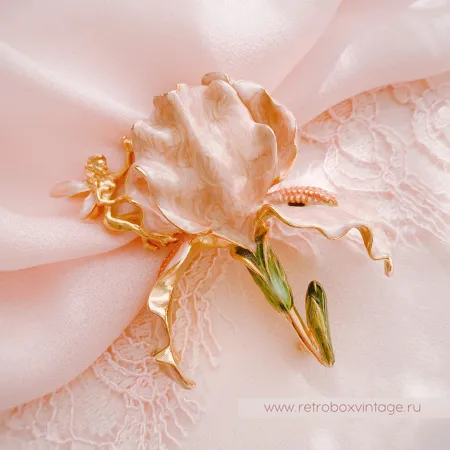 KIRKS FOLLY Брошь «Пудровый ирис с феей»