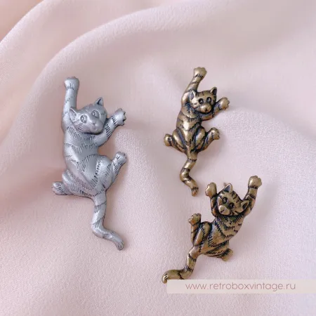 JJ / JONET JEWELRY Брошь-пин «Озорной котик: серебро»