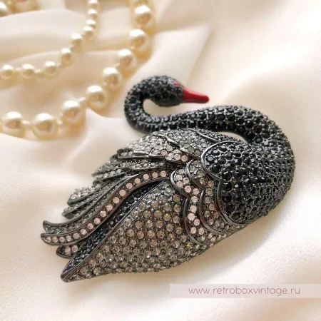 JOAN RIVERS Брошь «Черный лебедь»