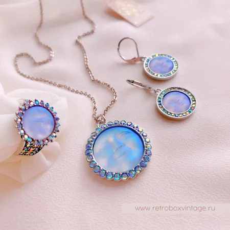 KIRKS FOLLY Кулон на цепочке «Голубая луна»