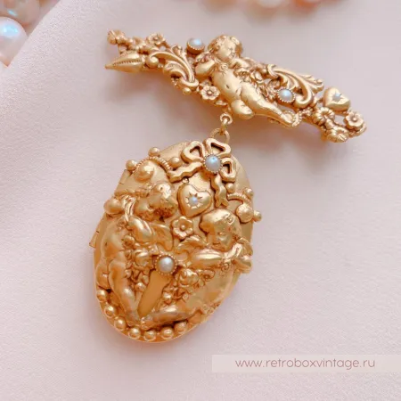 ASKEW LONDON Брошь-локет «Ангелочки»