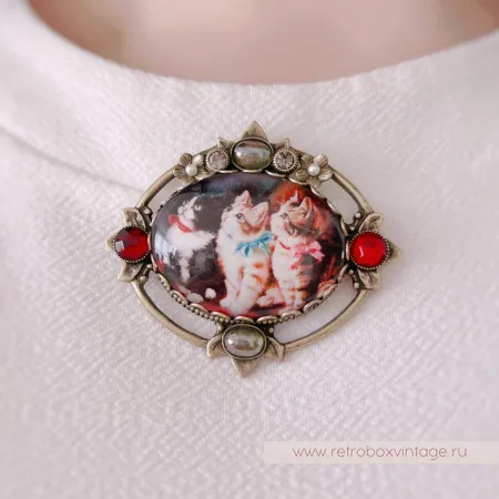 SWEET ROMANCE Брошь «Три милых котенка» (с нюансом)