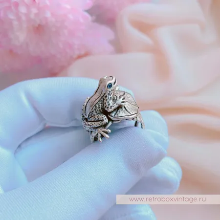 SWEET ROMANCE Кольцо "Лягушка на кувшинке: серебро"