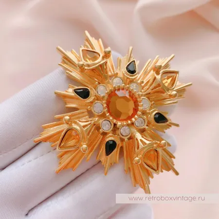 JOAN RIVERS Брошь «Мальтийский крест с медовым кристаллом»