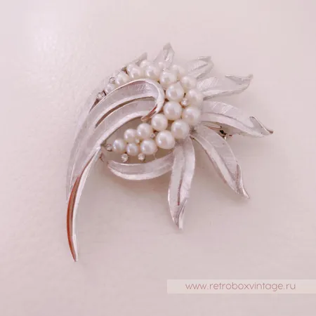 TRIFARI Брошь «Жемчужный завиток»