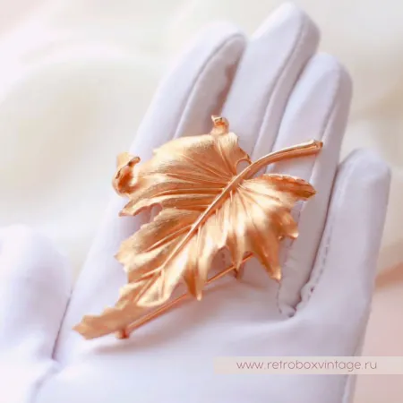 TRIFARI Брошь «Кленовый лист изысканный: золото»