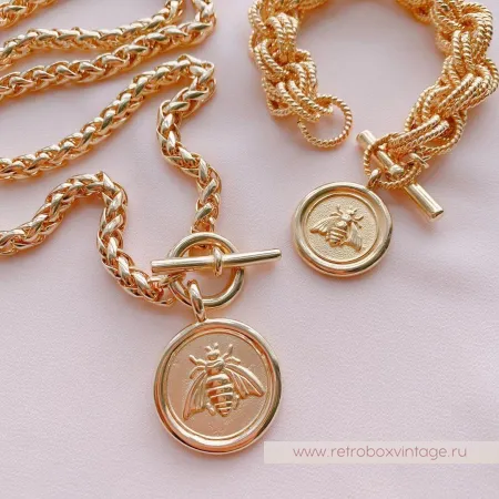 JOAN RIVERS Ожерелье «Медальон с золотой пчелой» (уценка)