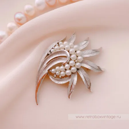 TRIFARI Брошь «Жемчужный завиток»