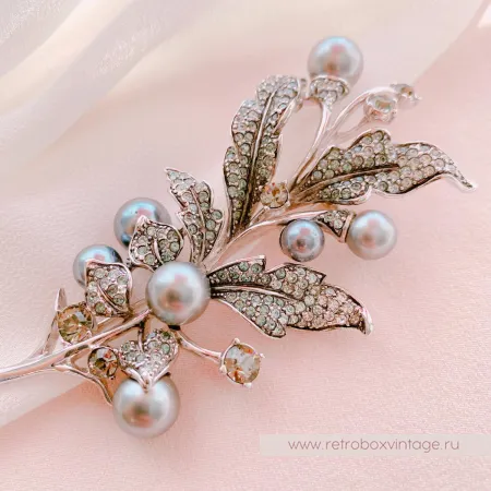 CAROLEE Брошь "Серебристая веточка с серым жемчугом"