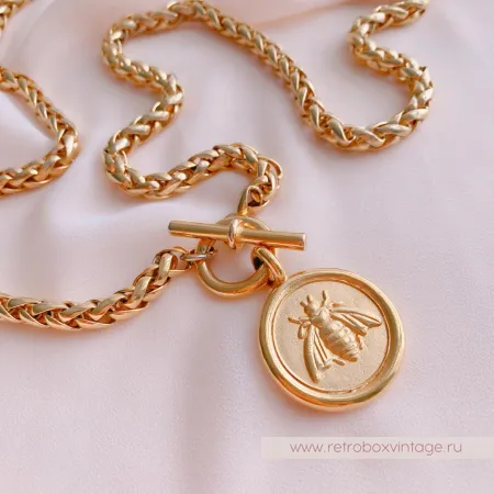 JOAN RIVERS Ожерелье «Медальон с золотой пчелой» (уценка)