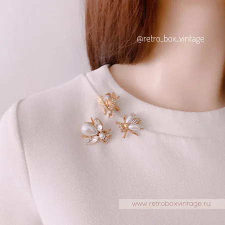 SWEET ROMANCE Трио брошей «Жемчужные пчелки в золоте» (3 шт)