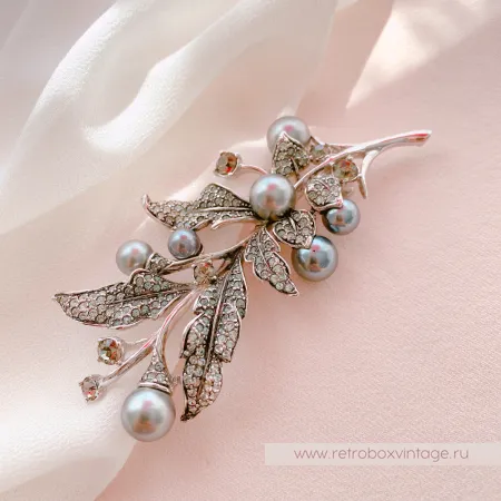 CAROLEE Брошь "Серебристая веточка с серым жемчугом"