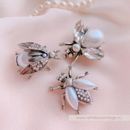 SWEET ROMANCE Трио брошей «Жемчужные пчелки в серебре»