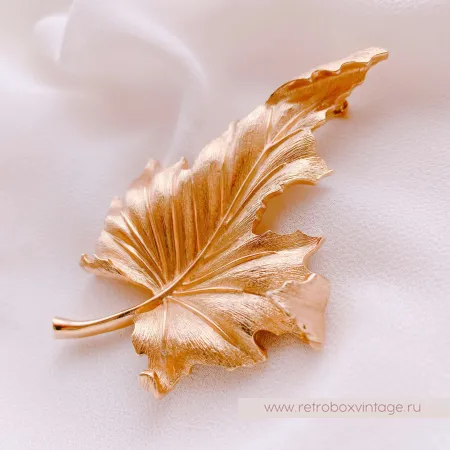 TRIFARI Брошь «Кленовый лист изысканный: золото»