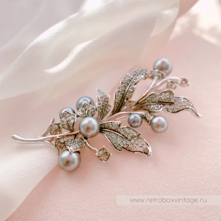 CAROLEE Брошь "Серебристая веточка с серым жемчугом"