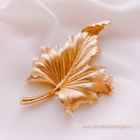 TRIFARI Брошь «Кленовый лист изысканный: золото»