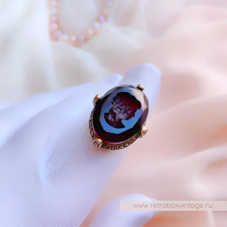 SWEET ROMANCE Кольцо «Богиня: гранат с инталией»