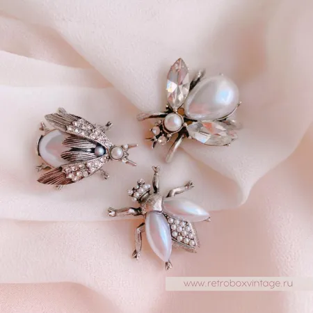 SWEET ROMANCE Трио брошей «Жемчужные пчелки в серебре»