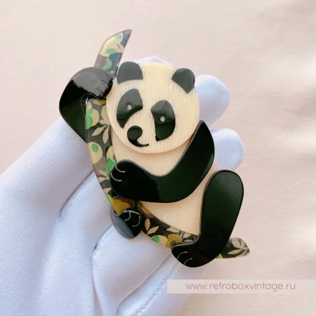 LEA STEIN Брошь «Панда: топленое молоко» черно-оливковый бамбук