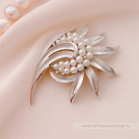 TRIFARI Брошь «Жемчужный завиток»