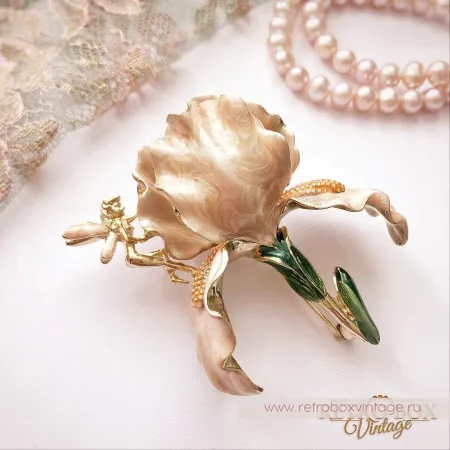 KIRKS FOLLY Брошь «Пудровый ирис с феей»