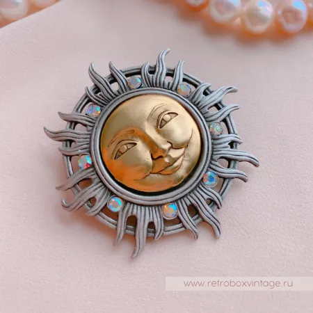 JJ / JONET JEWELRY Брошь-кулон «Солнце с улыбкой»