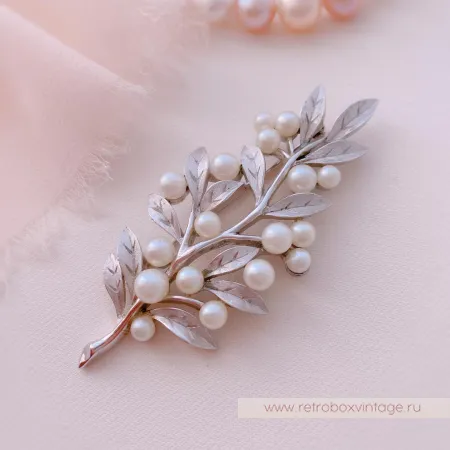 TRIFARI Брошь «Жемчужная веточка в серебре»