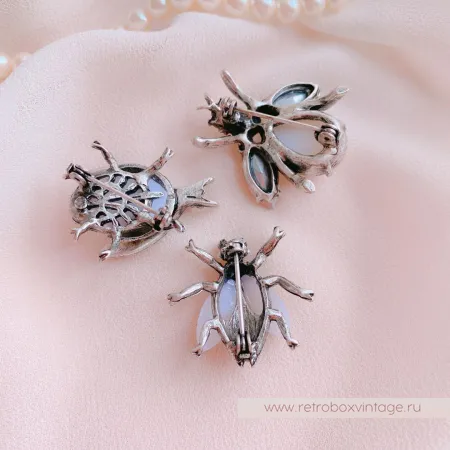 SWEET ROMANCE Трио брошей «Жемчужные пчелки в серебре»
