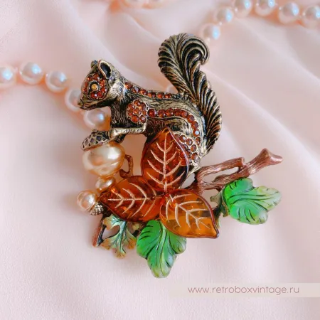 SWEET ROMANCE Брошь «Белочка»