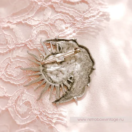 JJ / JONET JEWELRY Брошь "Девушка Луна и Солнце"