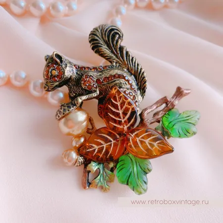 SWEET ROMANCE Брошь «Белочка»